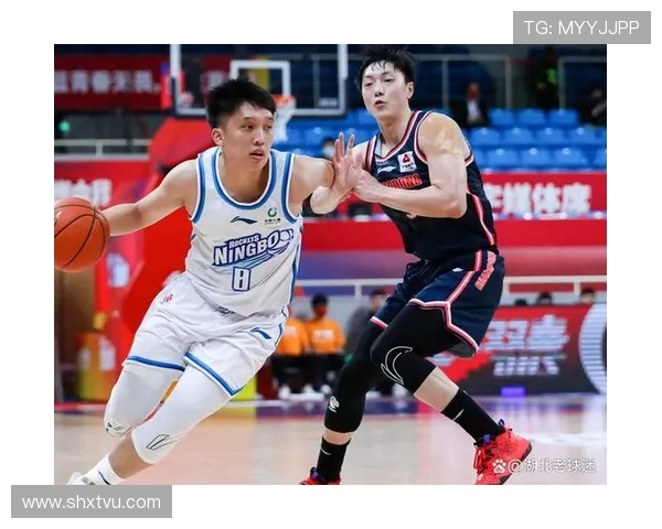 南京篮球队在邀请赛中以75分稳居积分榜首位竞争激烈引人关注