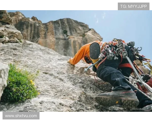 广州攀岩队与深圳攀岩队赛后复盘探讨团队协作的成功与不足 广州攀岩队与深圳攀岩队赛后复盘探讨团队协作的成功与不足