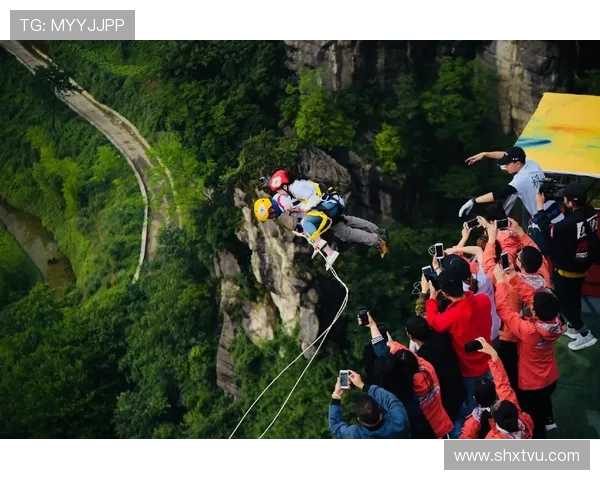 重庆极限运动队团队协作创新高引发关注挑战极限运动新高度